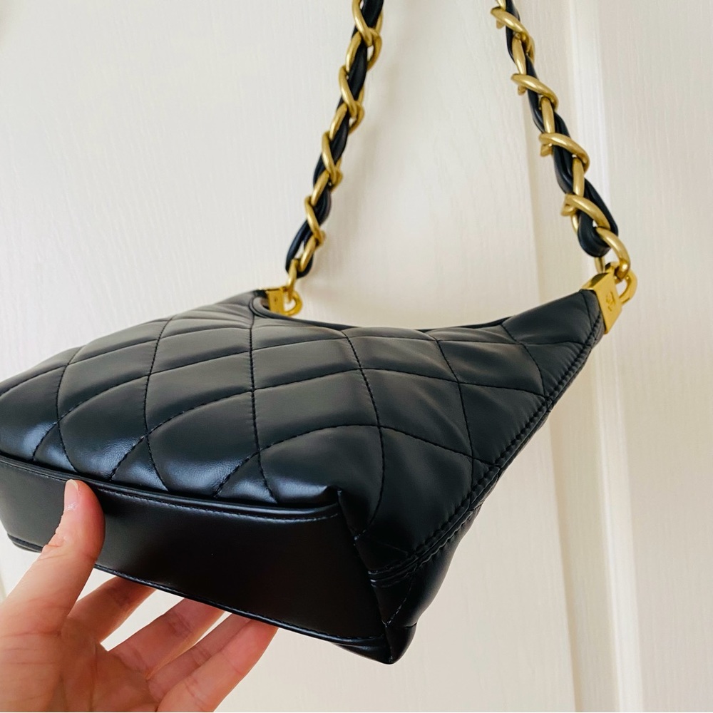 New in Box Chanel Makeup GWP Black Quilted Faux Leather 24A Hobo Shoulder Bag - Picture 10 of 13